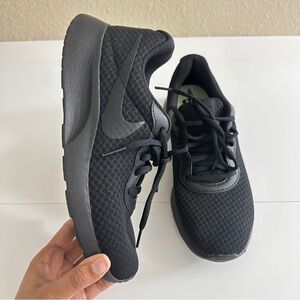 Nike Women's Tanjun Running Black Sneakers sz US 8